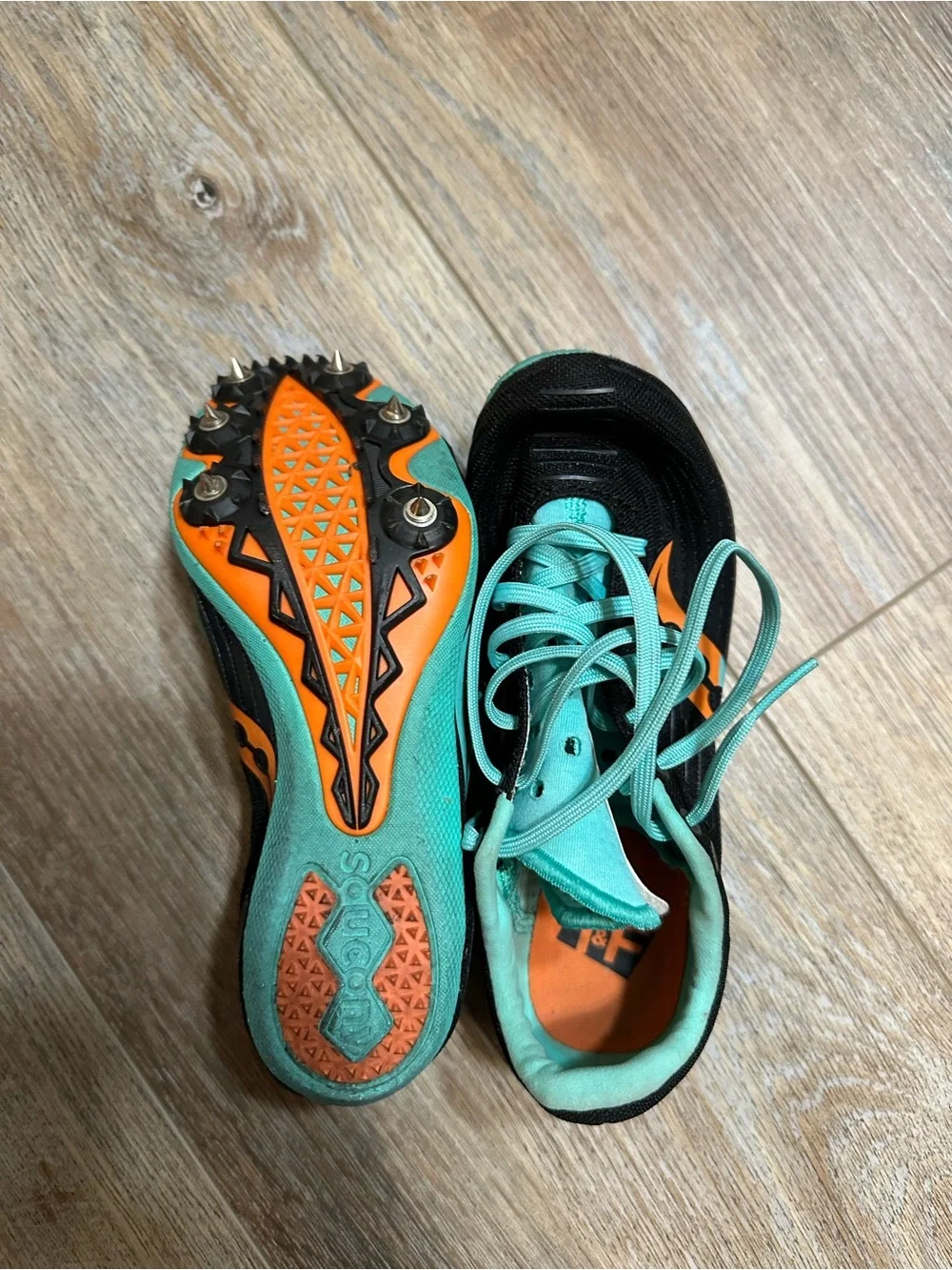 Saucony Women’s Black and Teal Lace-Up Running Spikes size 5.5 with original box